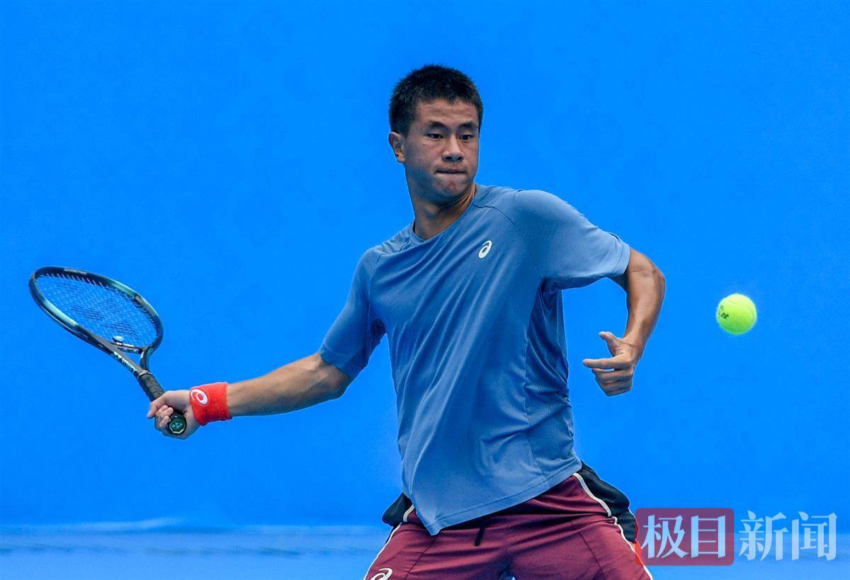 在防守横移 在防守横移